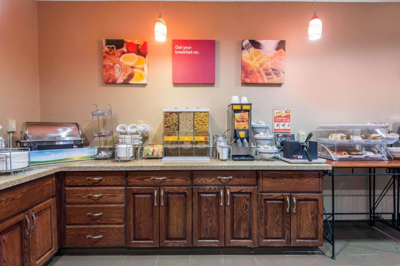 | Comfort Suites Rochester Henrietta University Area