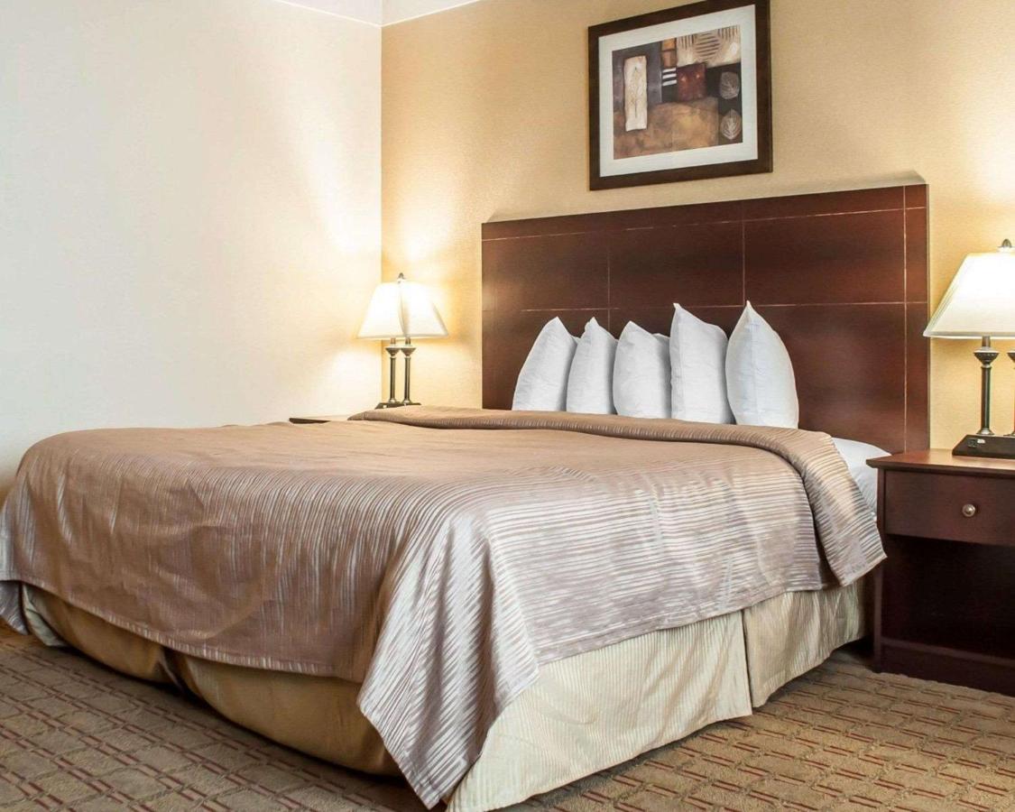  | Quality Inn Buffalo Airport