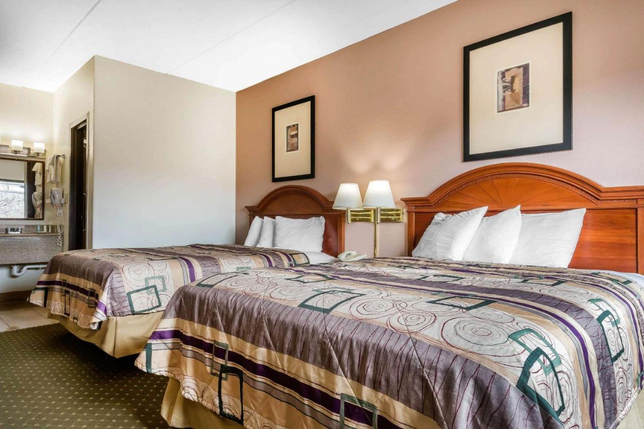 Queen Room with Two Queen Beds - Smoking at Quality Inn & Suites Binghamton Vestal