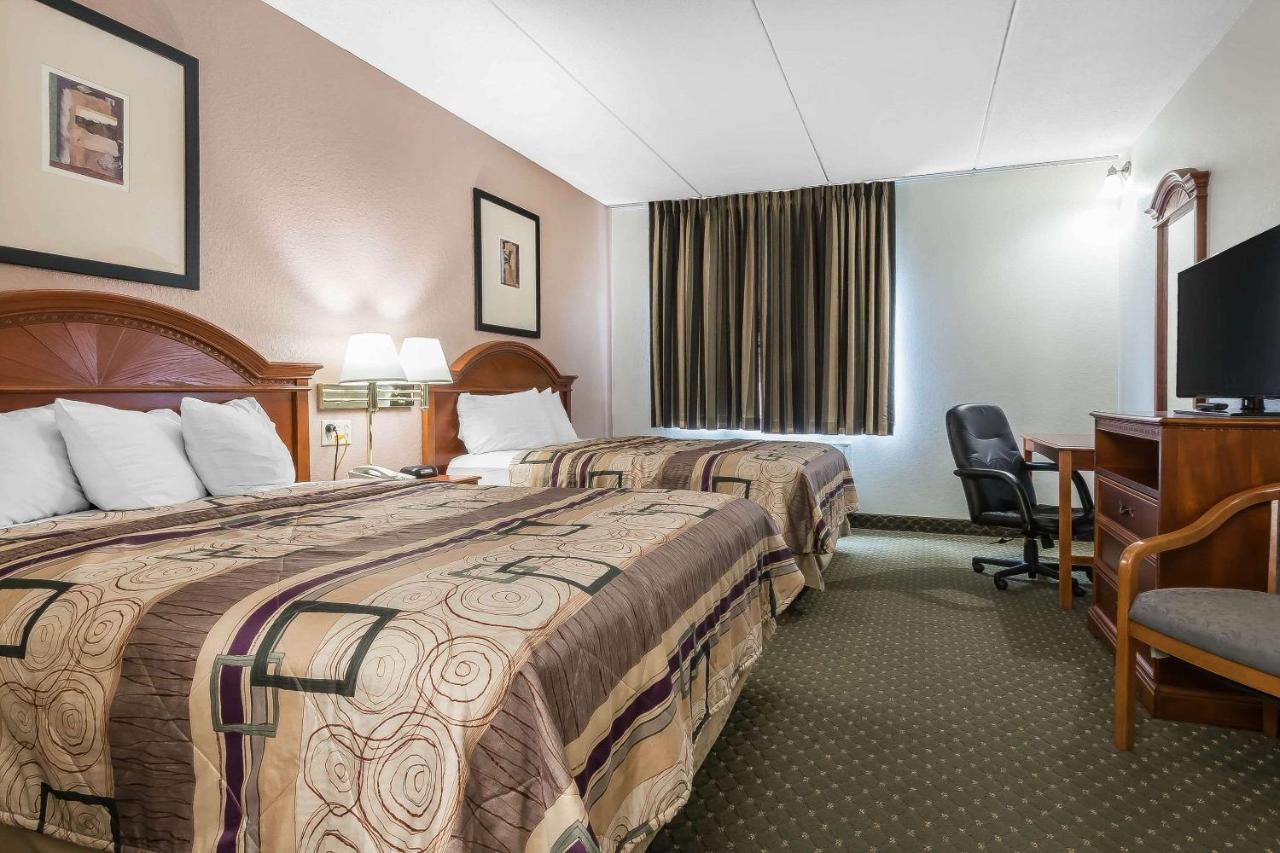 Queen Room with Two Queen Beds - Smoking at Quality Inn & Suites Binghamton Vestal