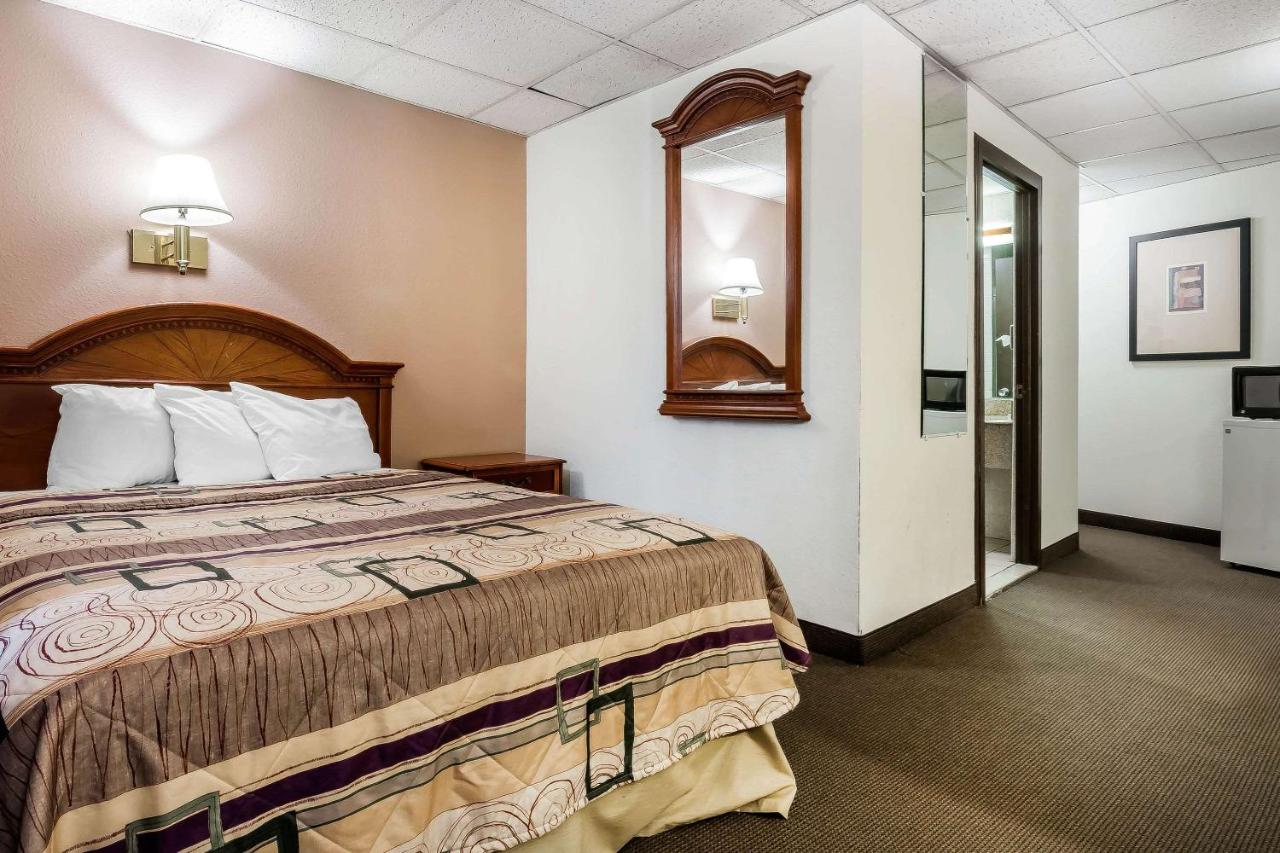 Queen Room - Non-Smoking at Quality Inn & Suites Binghamton Vestal