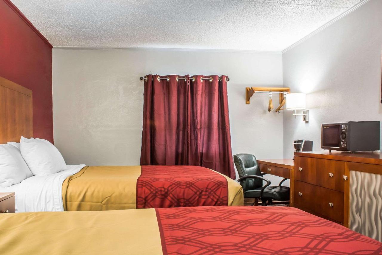 Queen Room with Two Queen Beds - Smoking at Econo Lodge Brockport