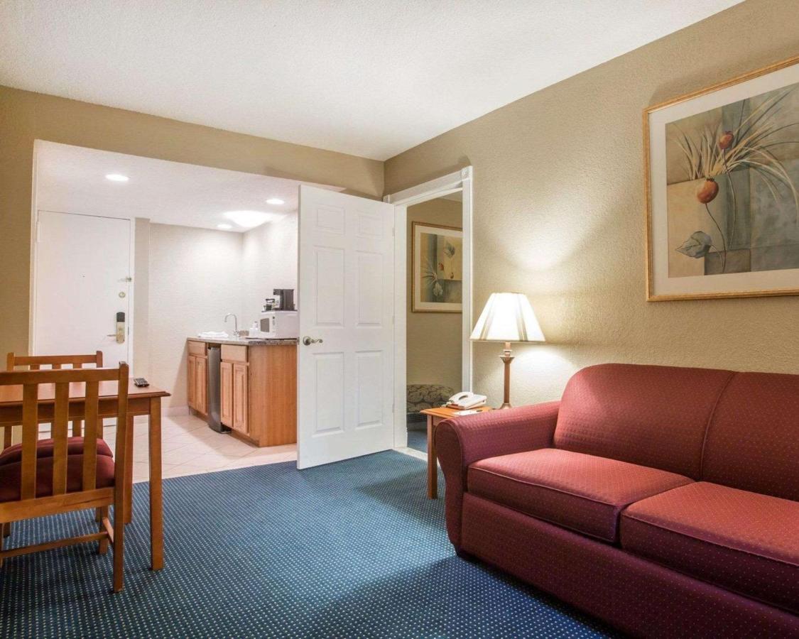| Quality Inn Massena