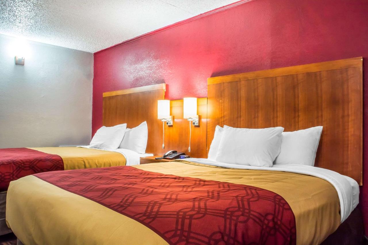 Queen Room with Two Queen Beds - Smoking at Econo Lodge Brockport