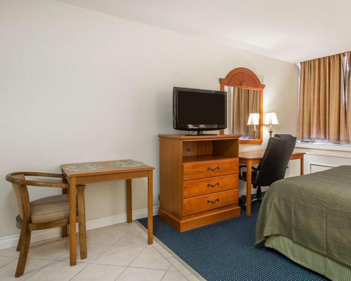 | Quality Inn Massena