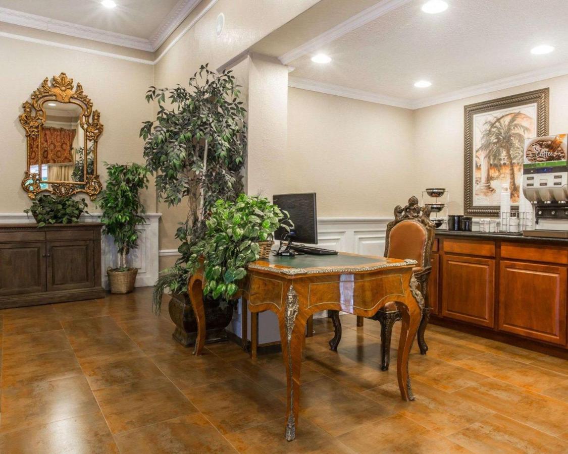  | Quality Inn Massena