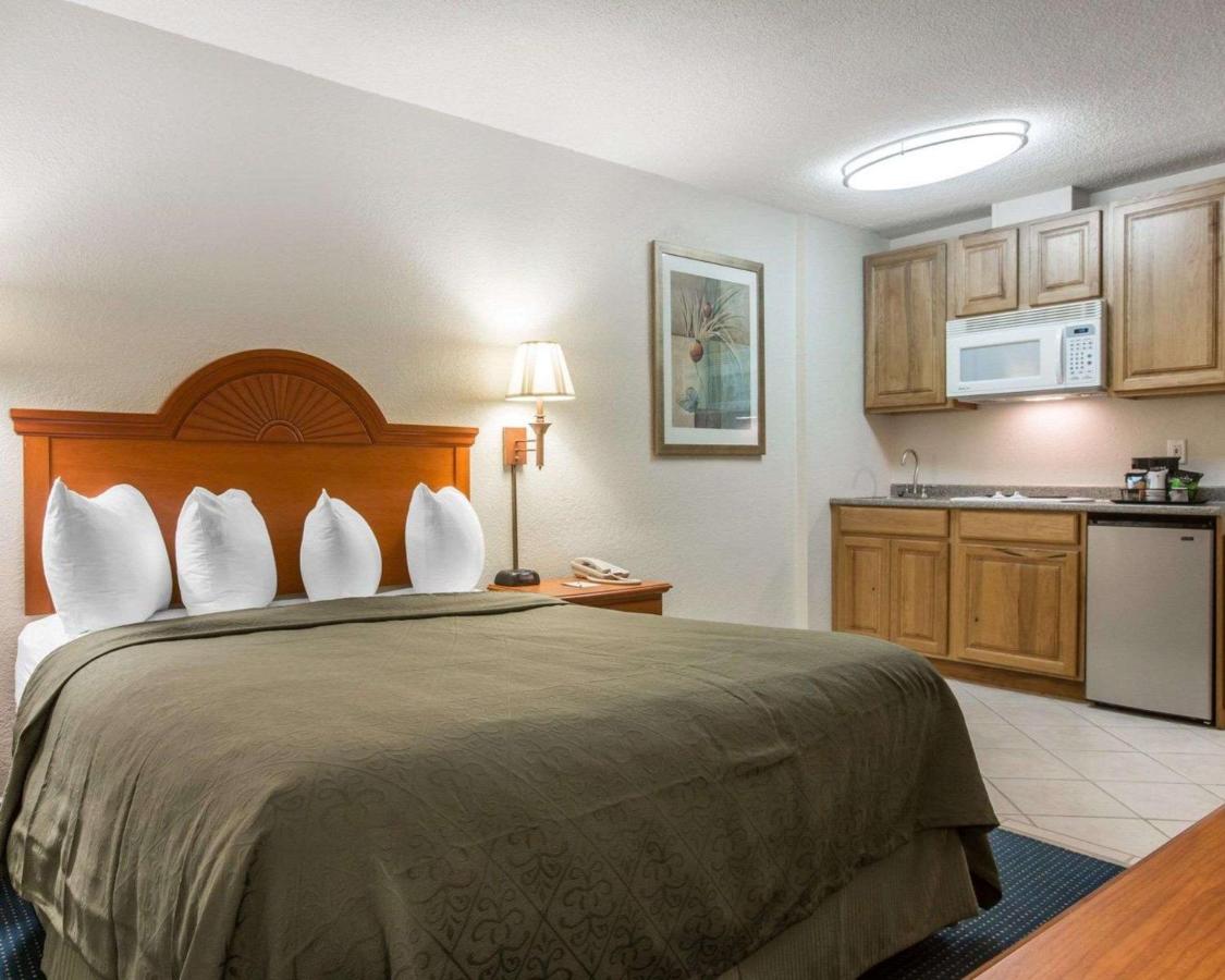 | Quality Inn Massena