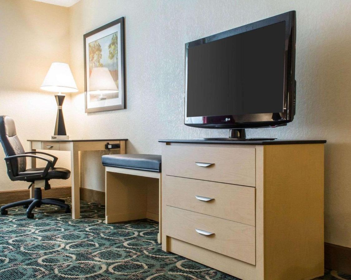 | Quality Inn Geneseo