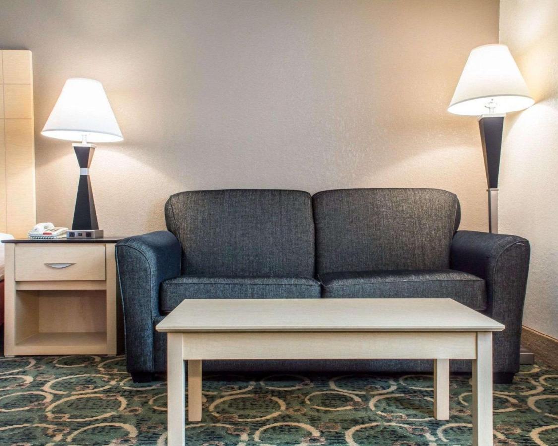 | Quality Inn Geneseo