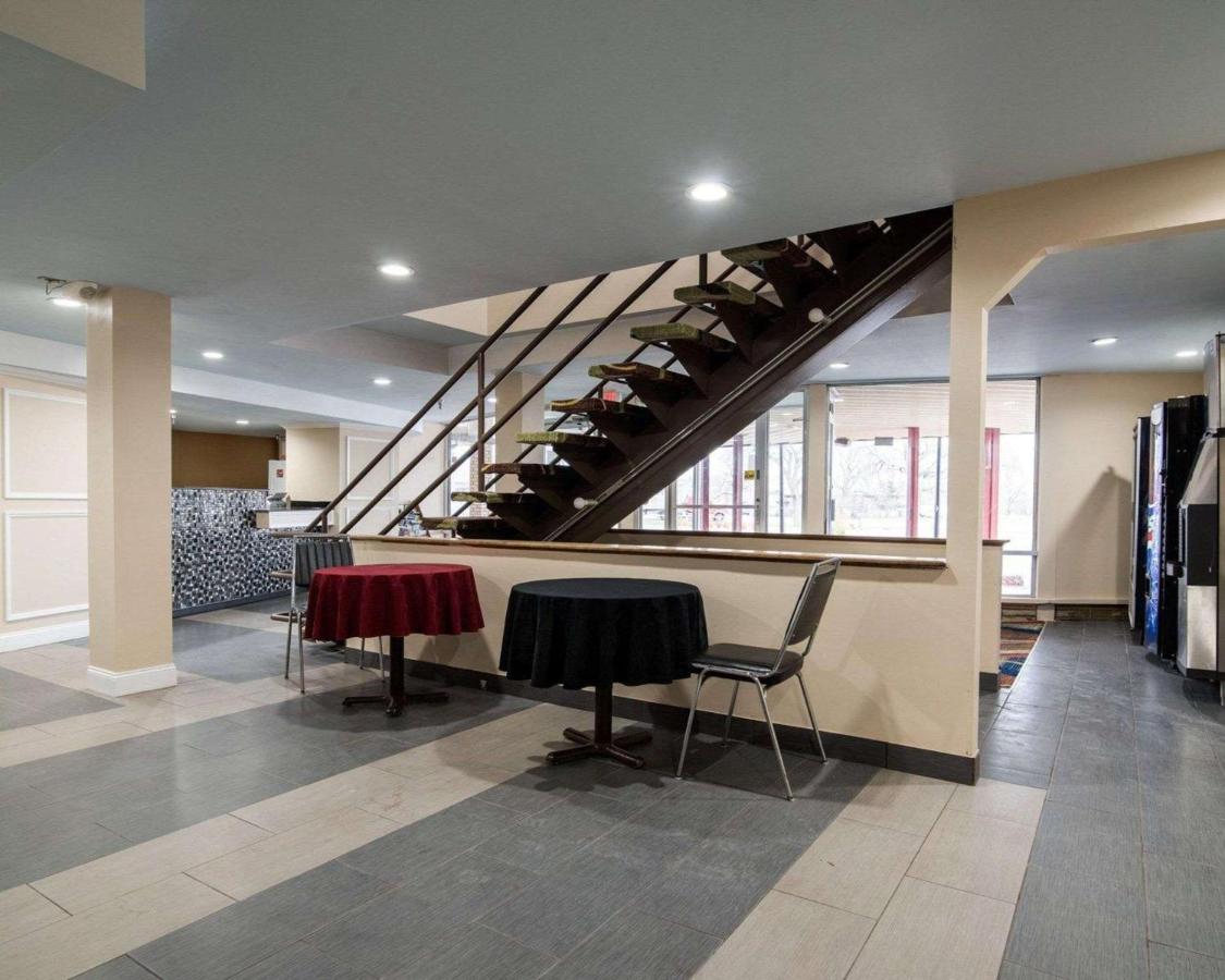 | Rodeway Inn Syracuse