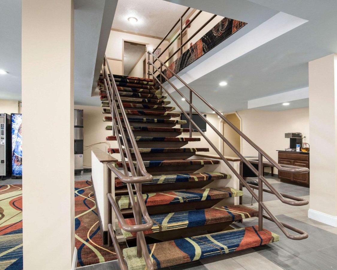 | Rodeway Inn Syracuse