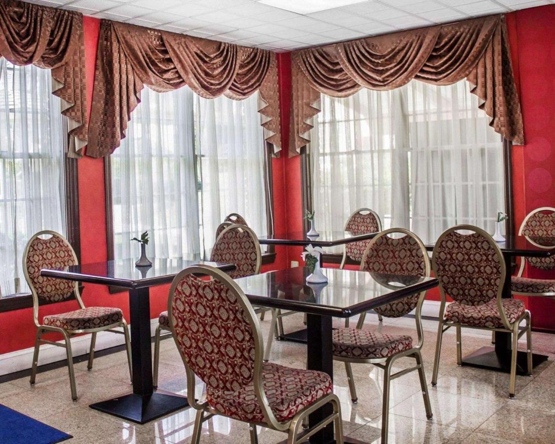 | Rodeway Inn Huntington Station - Melville