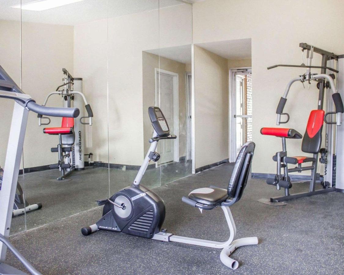 | Rodeway Inn Huntington Station - Melville