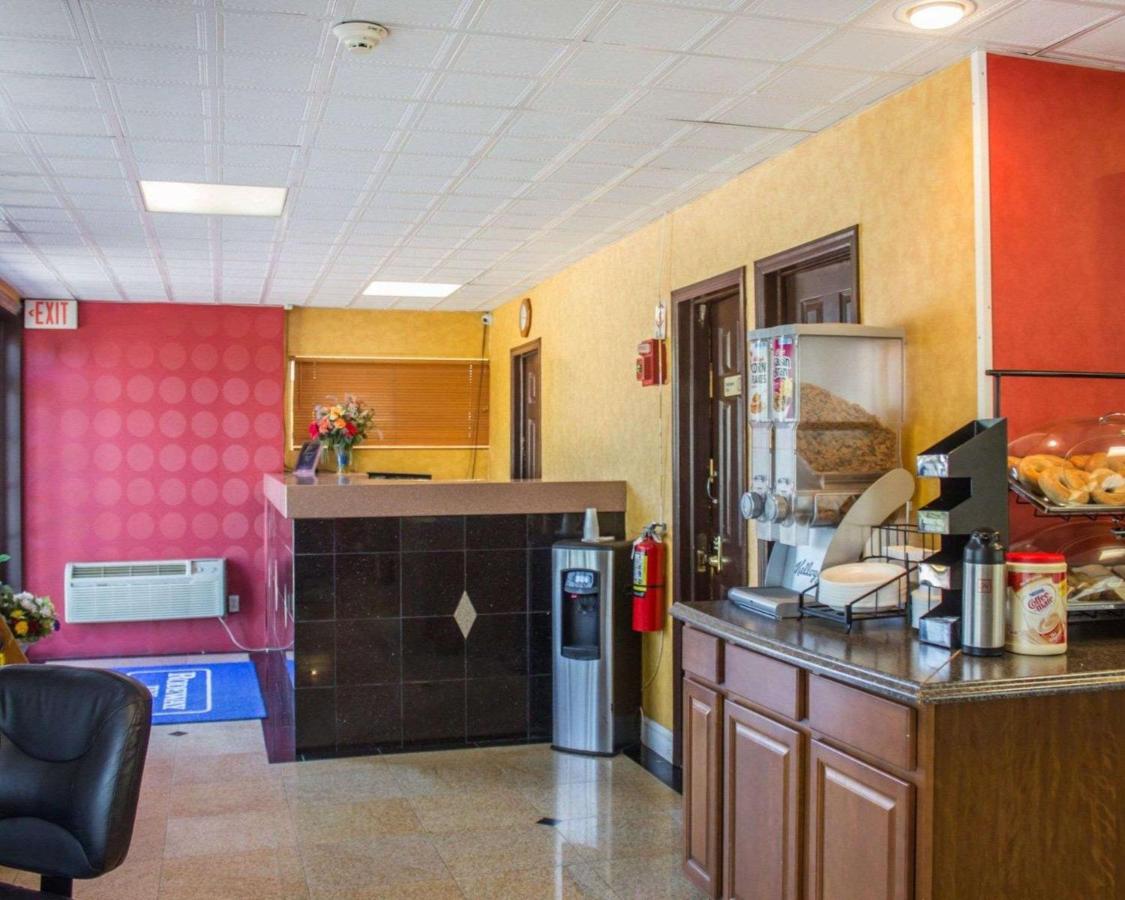  | Rodeway Inn Huntington Station - Melville