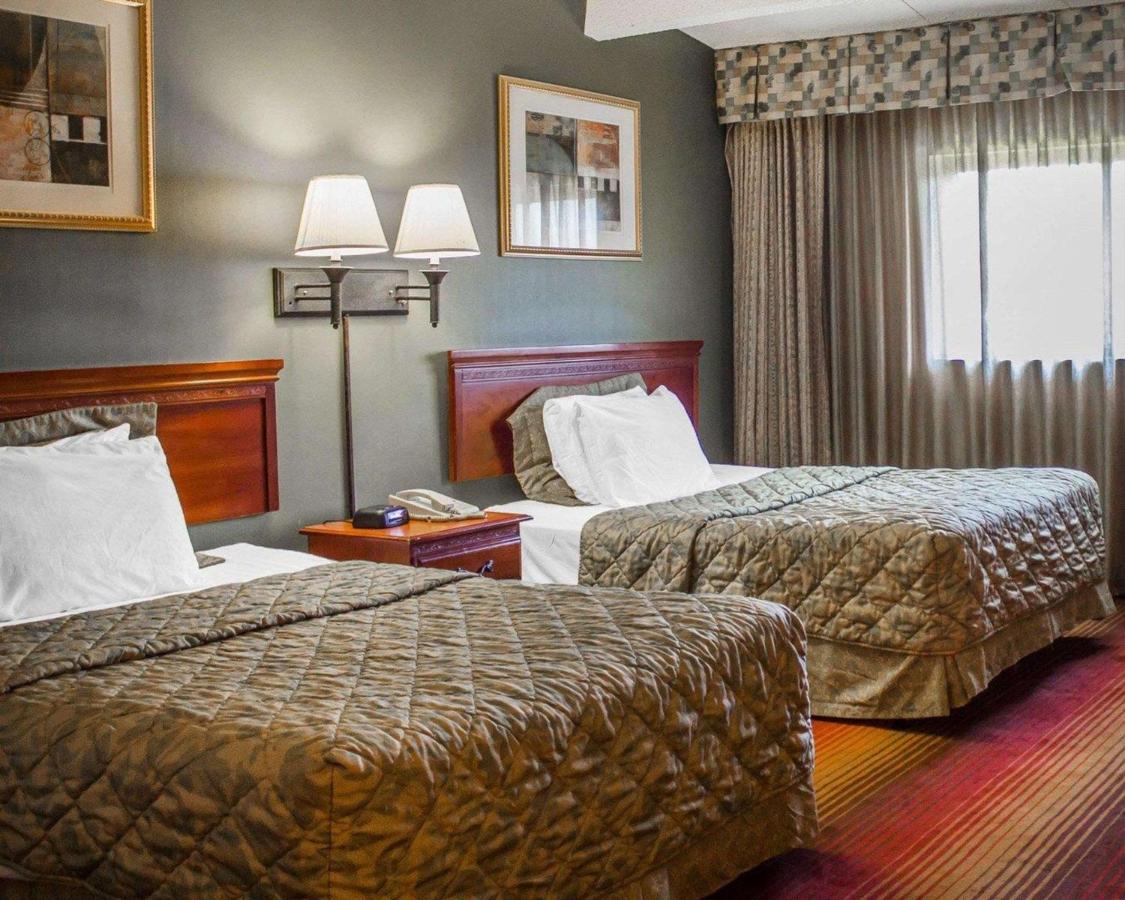| Rodeway Inn Huntington Station - Melville