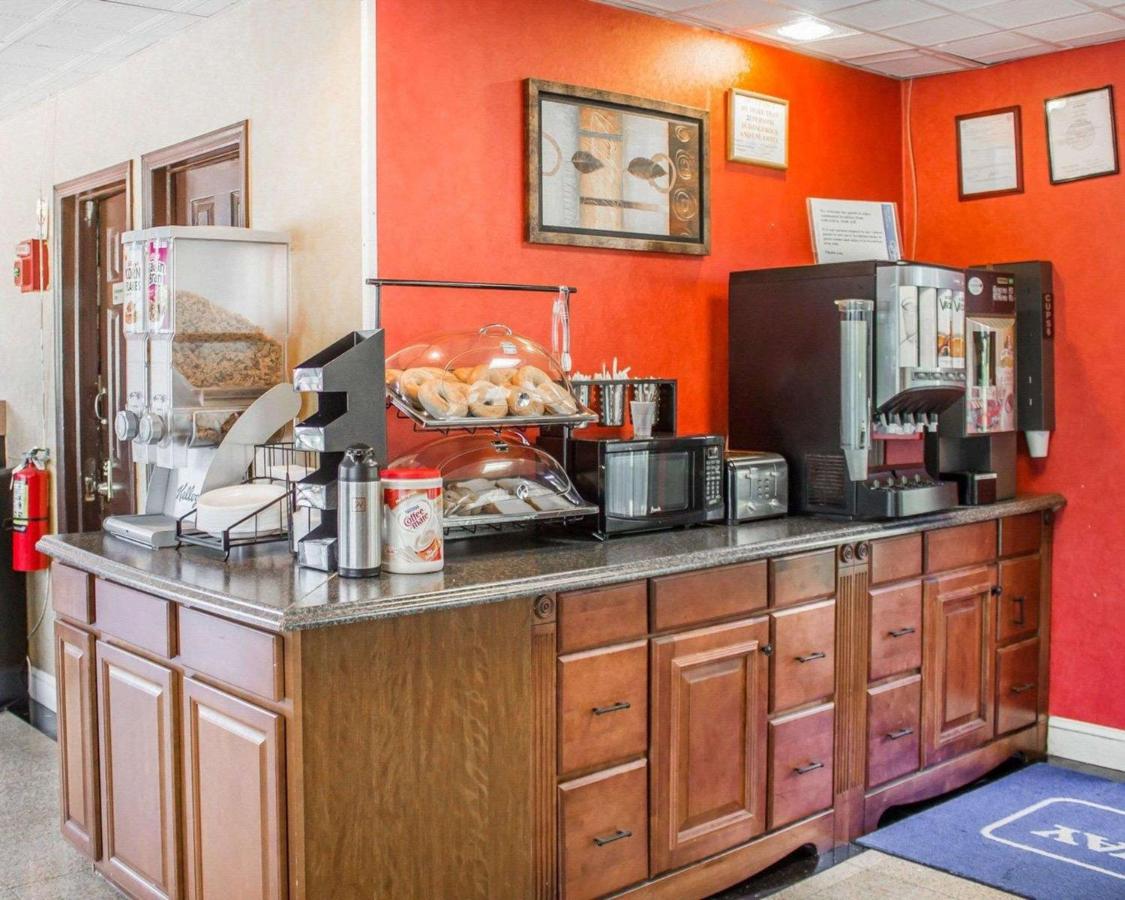 | Rodeway Inn Huntington Station - Melville