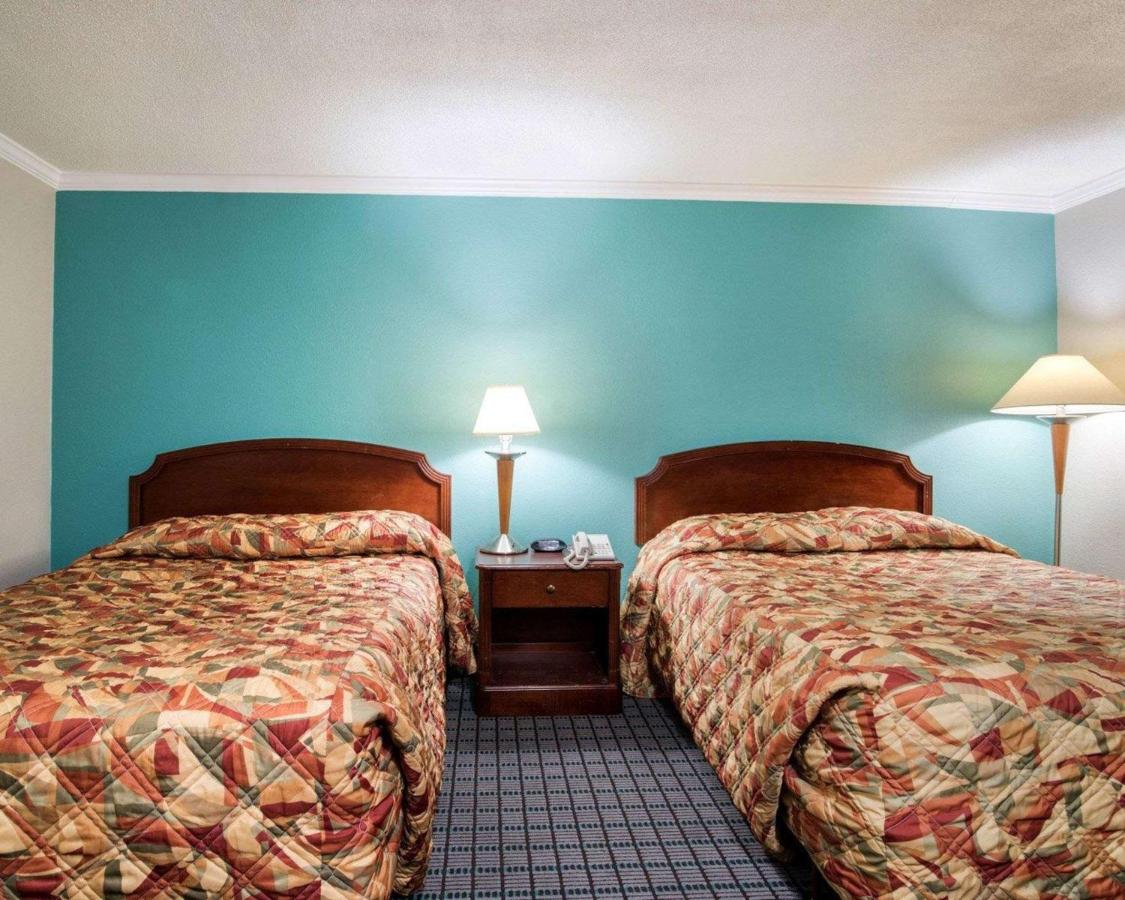 | Rodeway Inn Syracuse