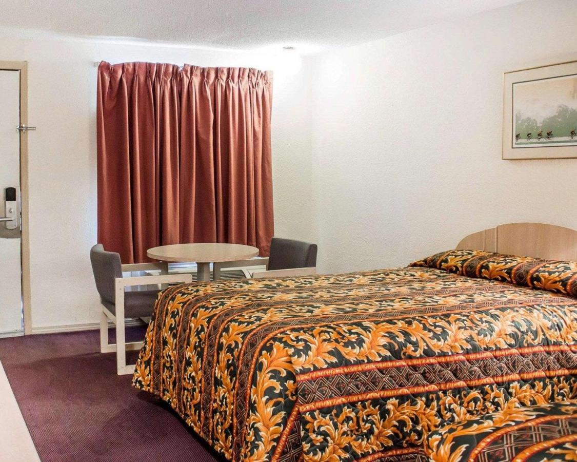 Double Room with Two Double Beds - Non-Smoking at Rodeway Inn Findlay University Area