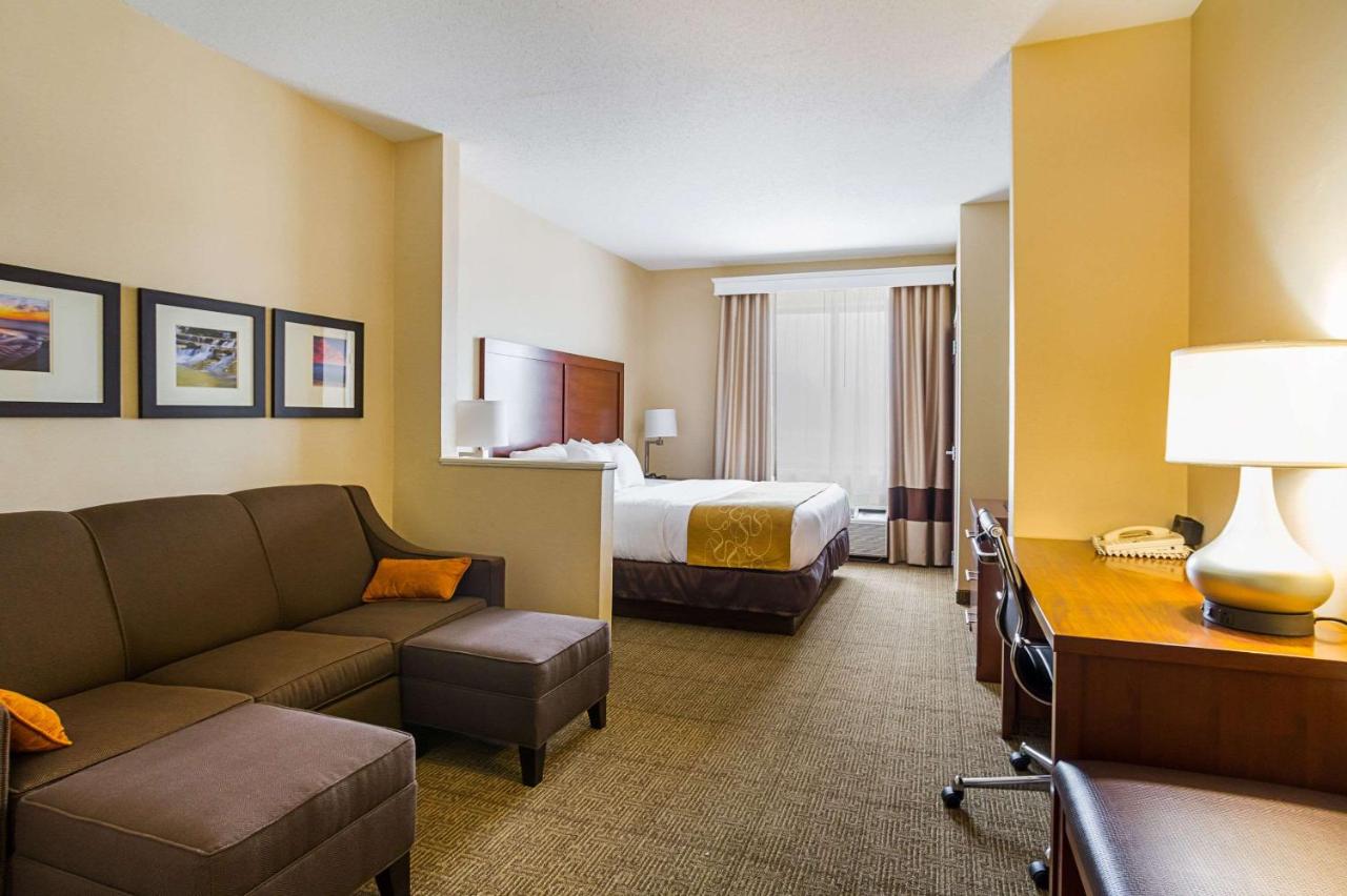 King Suite - Accessible/Non-Smoking at Comfort Suites Twinsburg