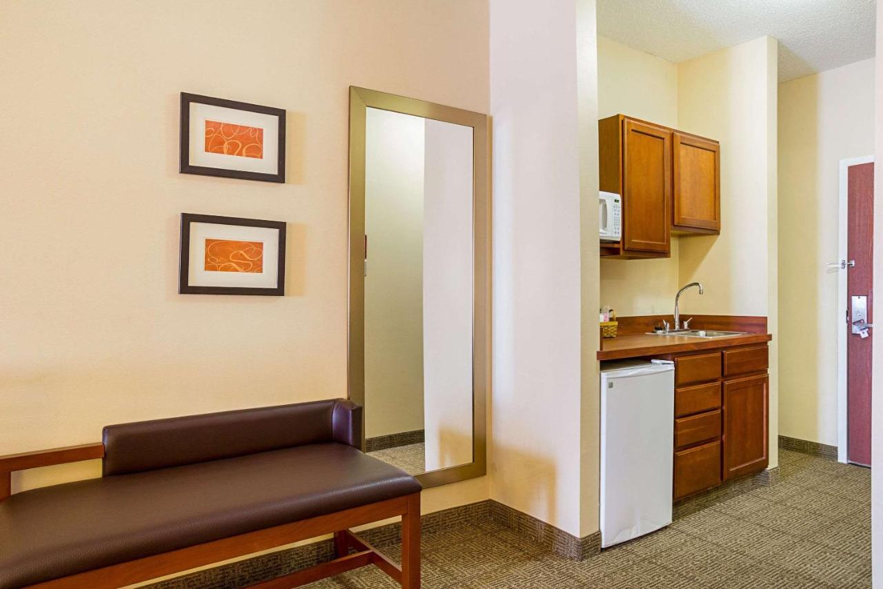 Suite with Two Double Beds - Accessible/Non-Smoking at Comfort Suites Twinsburg