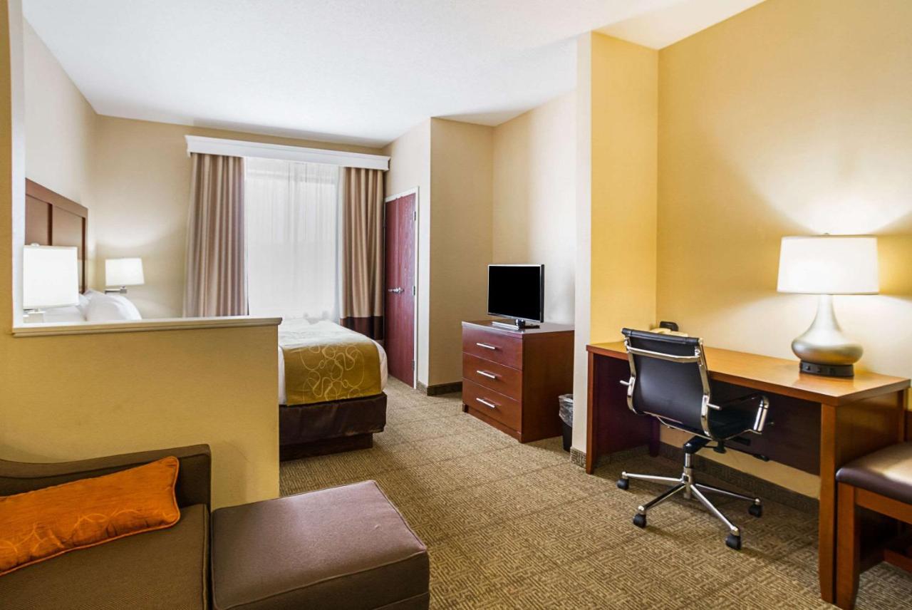 King Suite - Accessible/Non-Smoking at Comfort Suites Twinsburg