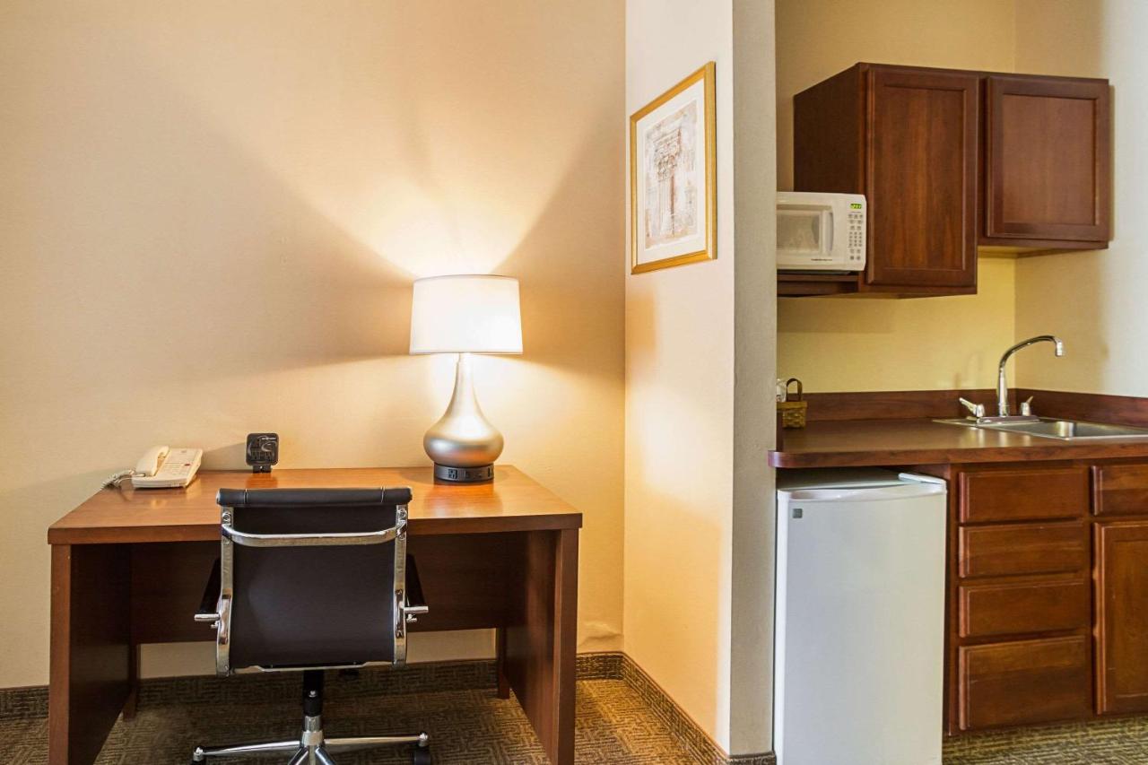 Suite with Two Double Beds - Accessible/Non-Smoking at Comfort Suites Twinsburg