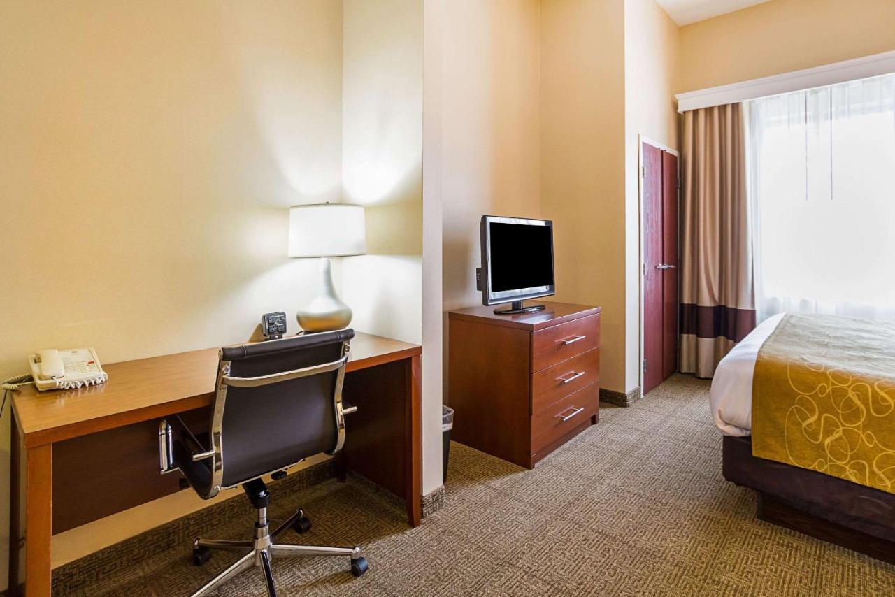 King Suite - Accessible/Non-Smoking at Comfort Suites Twinsburg