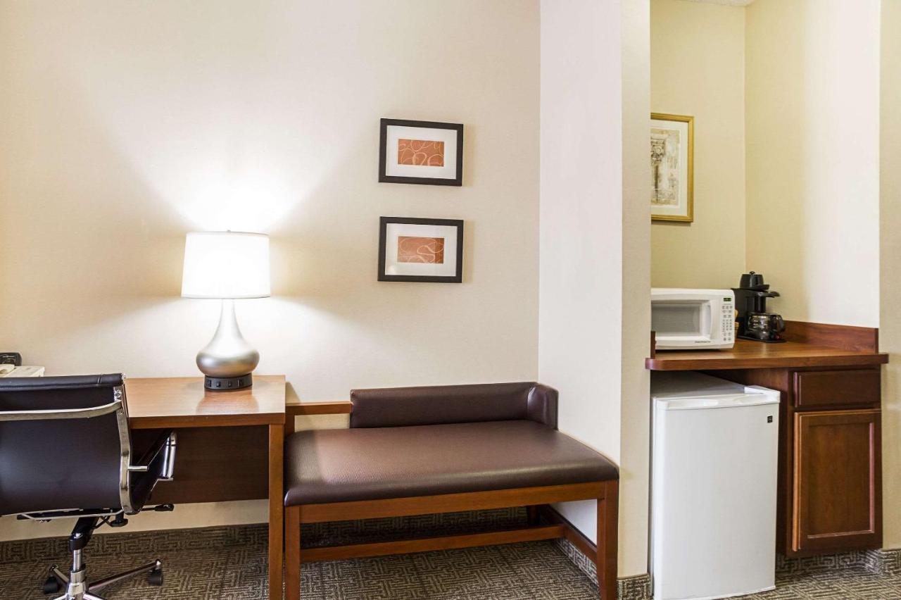 Suite with Two Double Beds - Accessible/Non-Smoking at Comfort Suites Twinsburg