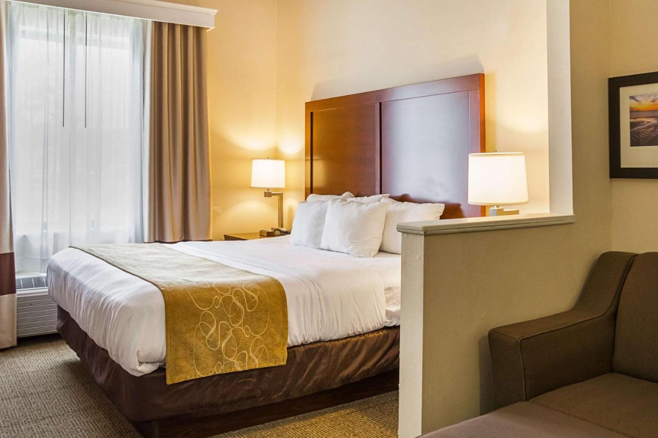 King Suite - Non-Smoking at Comfort Suites Twinsburg