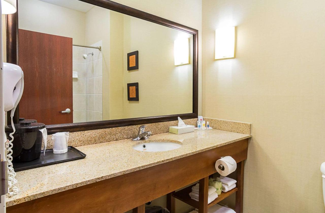 Suite with Two Double Beds - Accessible/Non-Smoking at Comfort Suites Twinsburg
