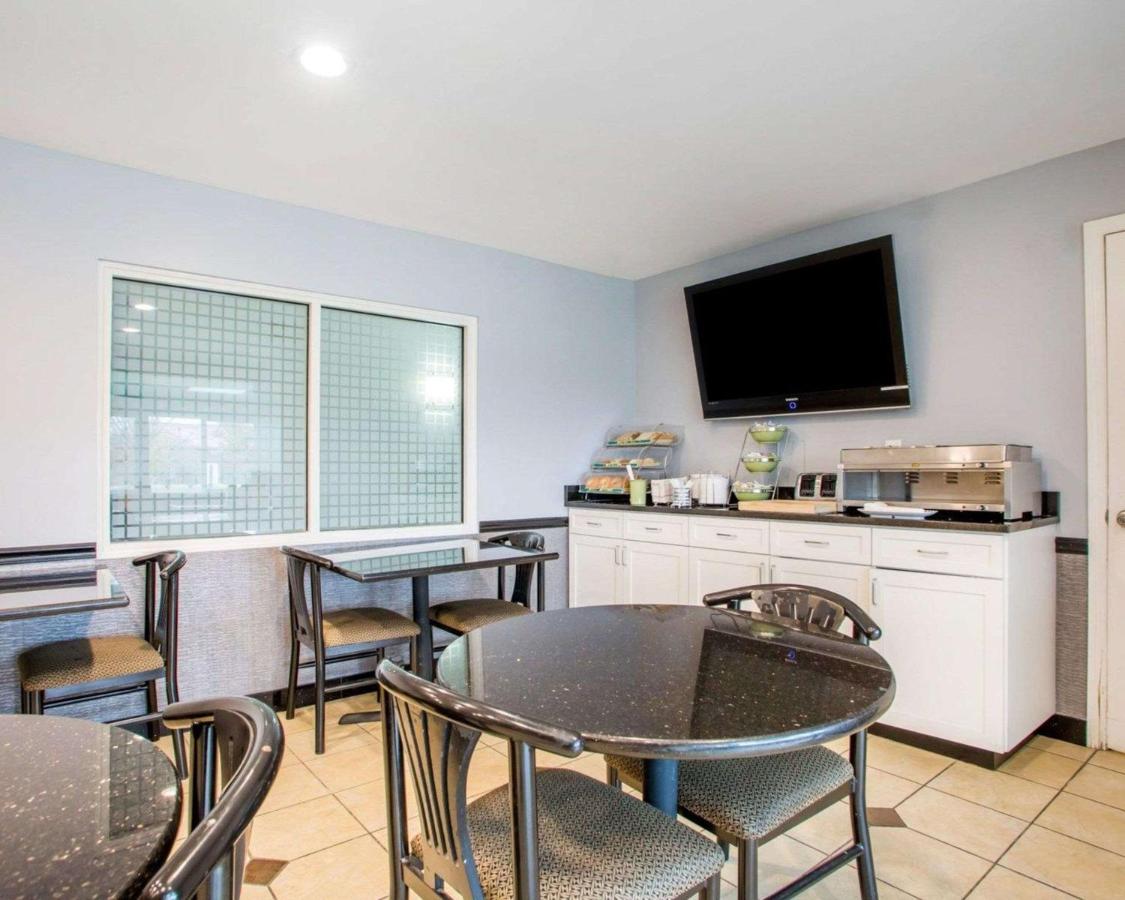 | Quality Inn and Suites North/Polaris