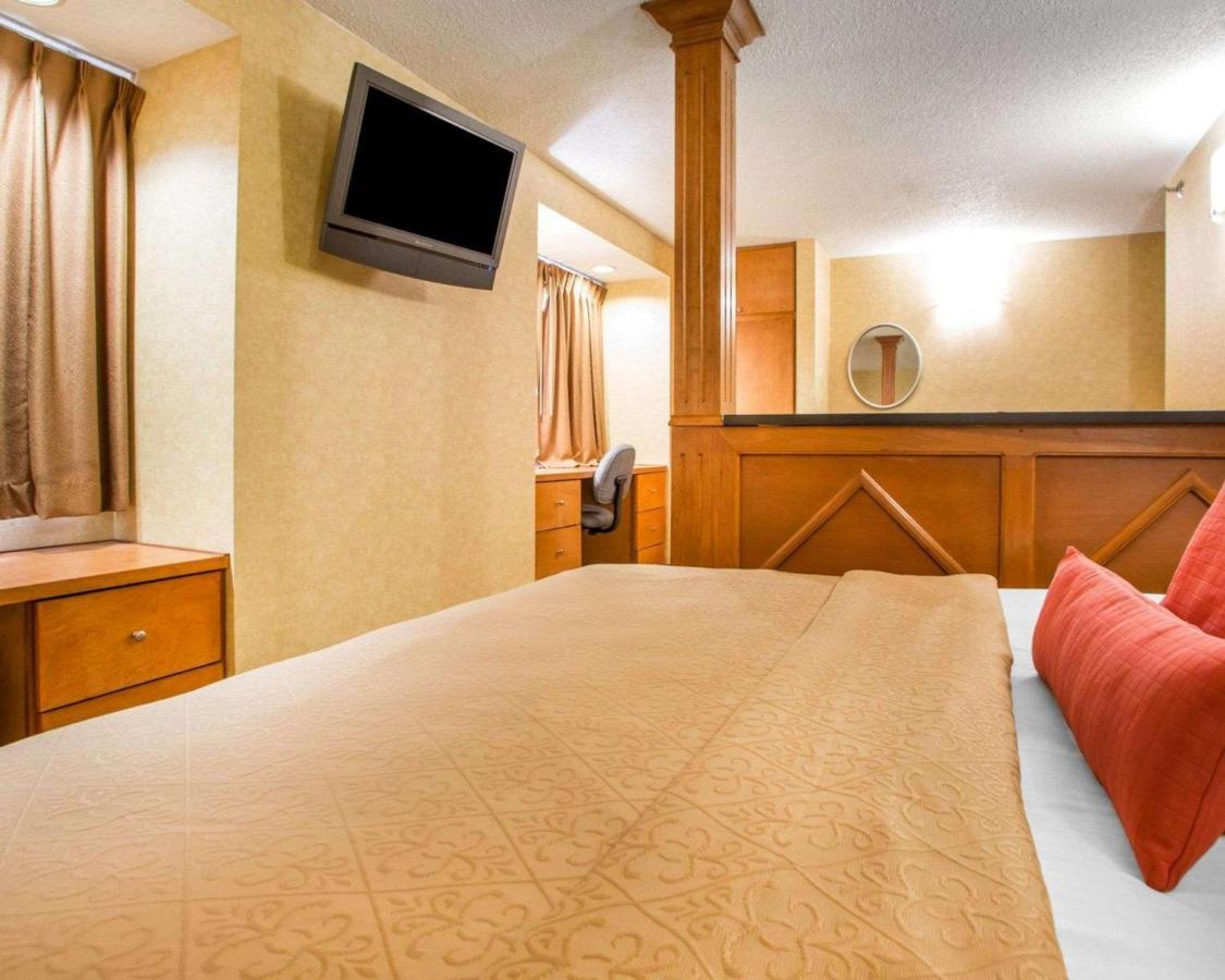 | Quality Inn and Suites North/Polaris