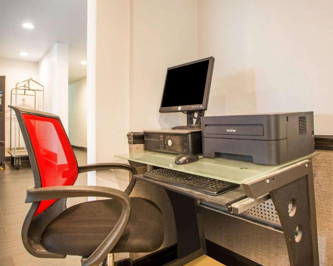 | Quality Inn and Suites North/Polaris