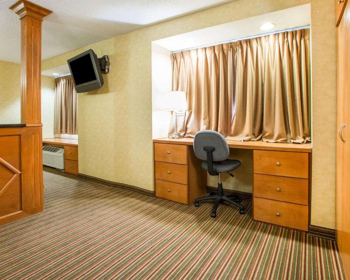 | Quality Inn and Suites North/Polaris