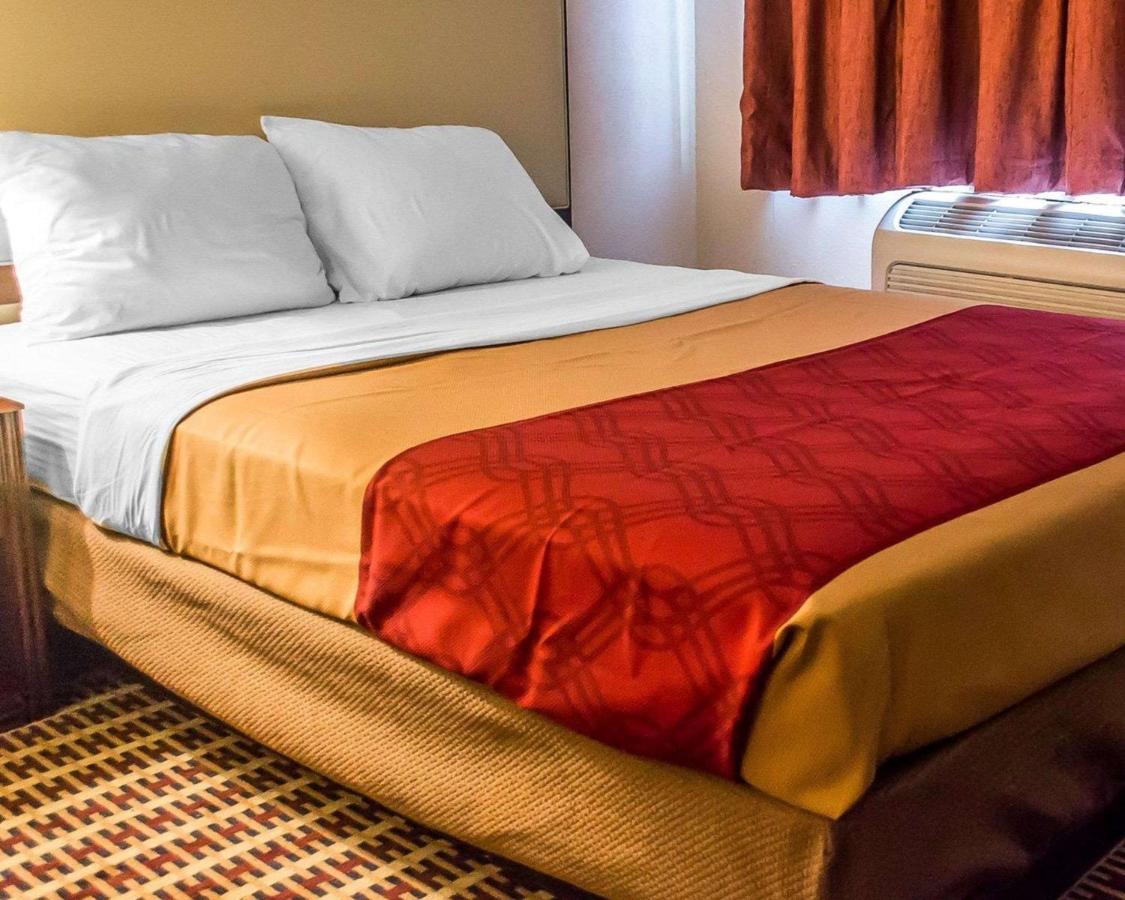 Standard Queen Room at Economy Inn & Suites
