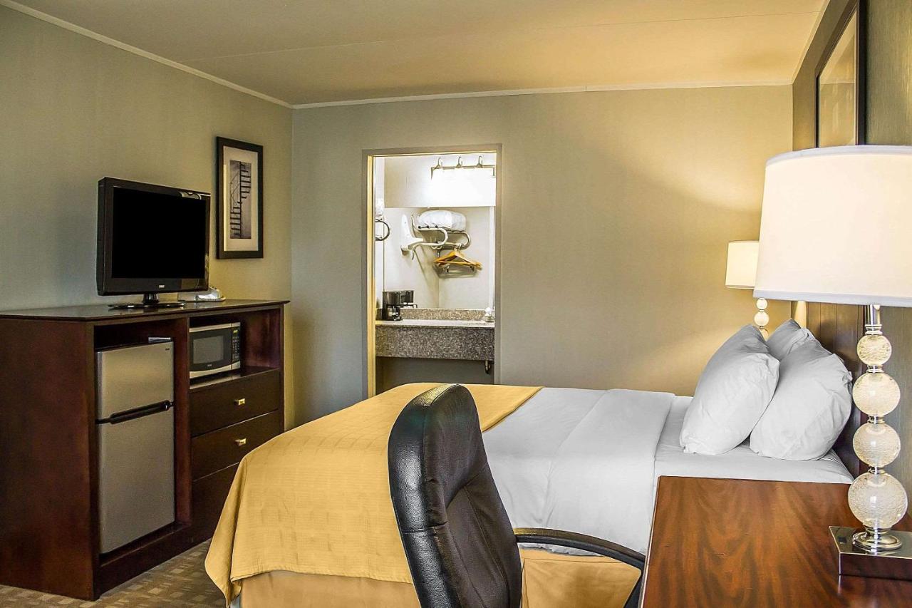Efficiency King Room - Non-Smoking at Quality Inn