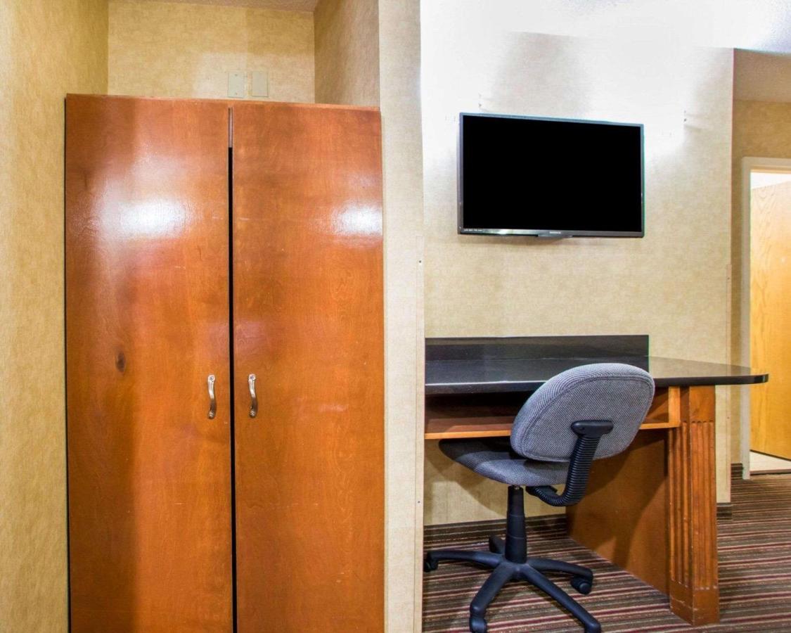 | Quality Inn and Suites North/Polaris