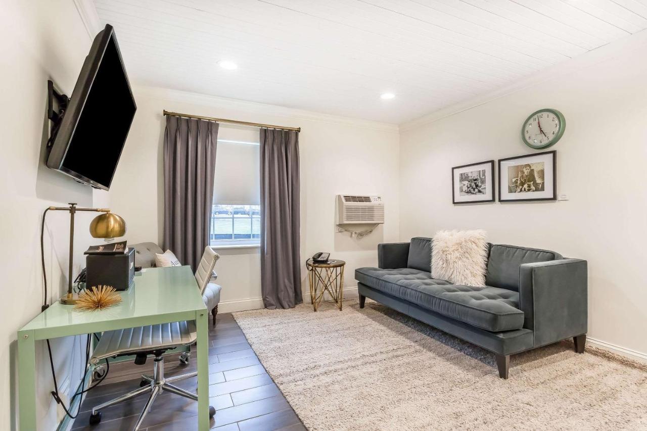 | The Aurora Inn Hotel and Event Center