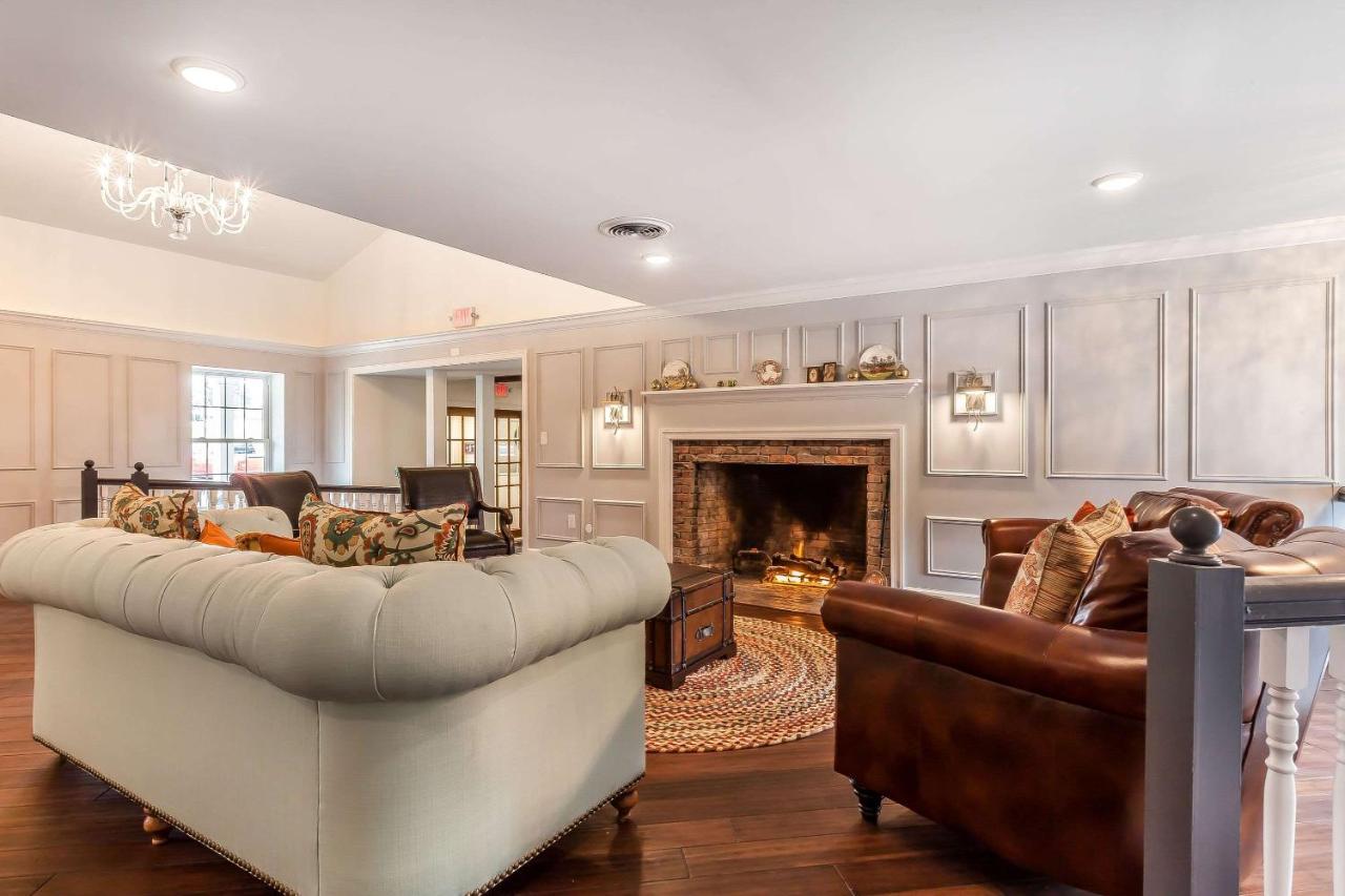 | The Aurora Inn Hotel and Event Center