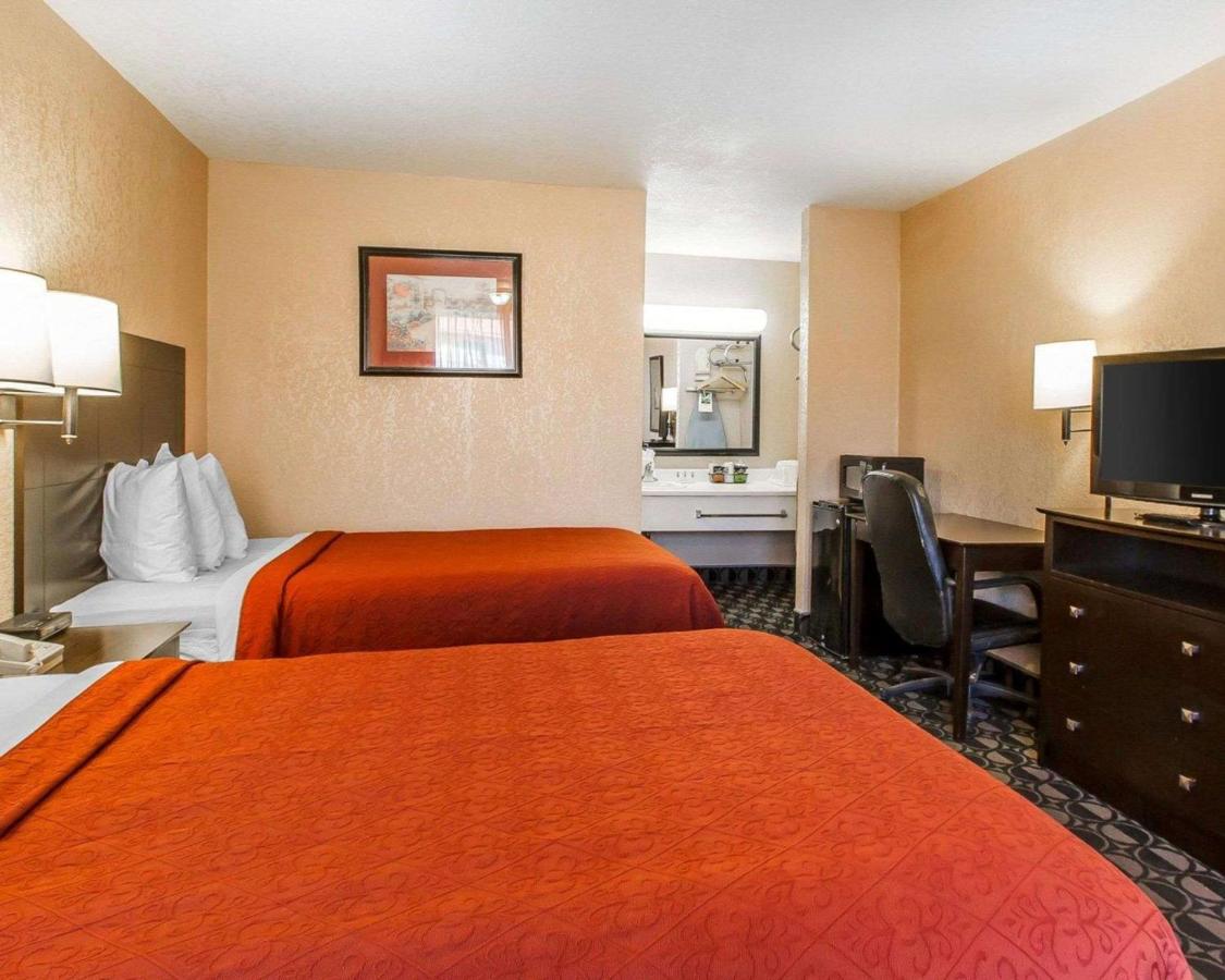 Double Room with Two Double Beds - Smoking at Quality Inn Ada near University