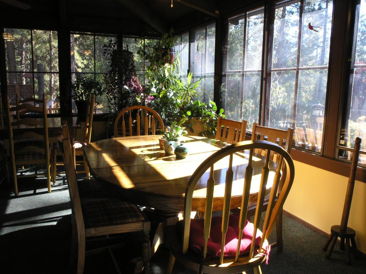 | Strawberry Creek Inn