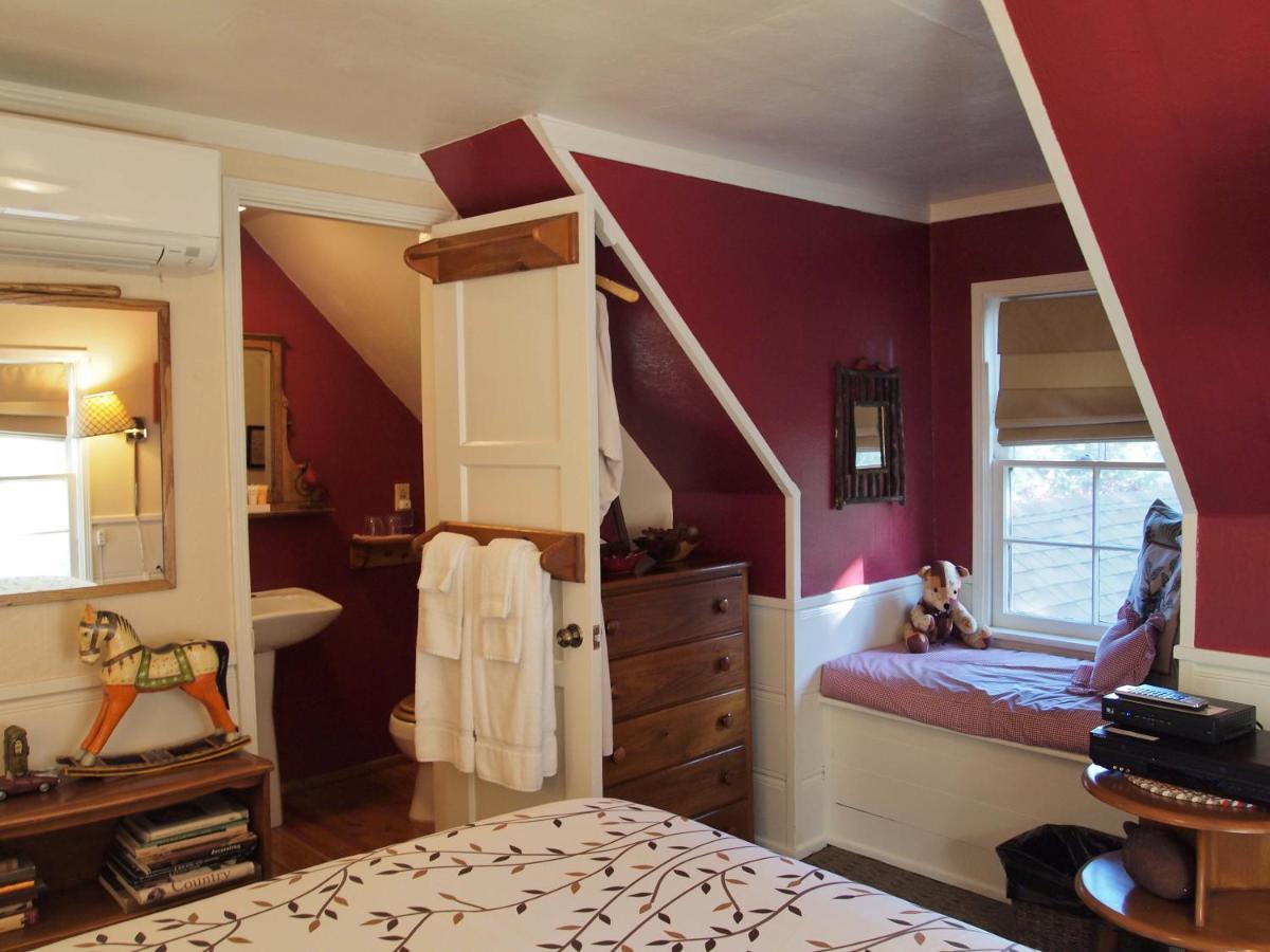 | Strawberry Creek Inn