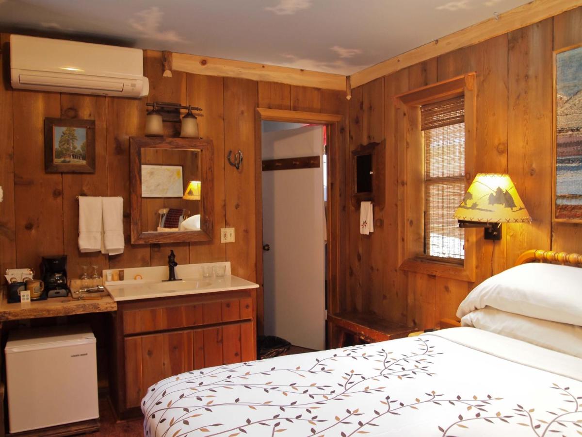 | Strawberry Creek Inn