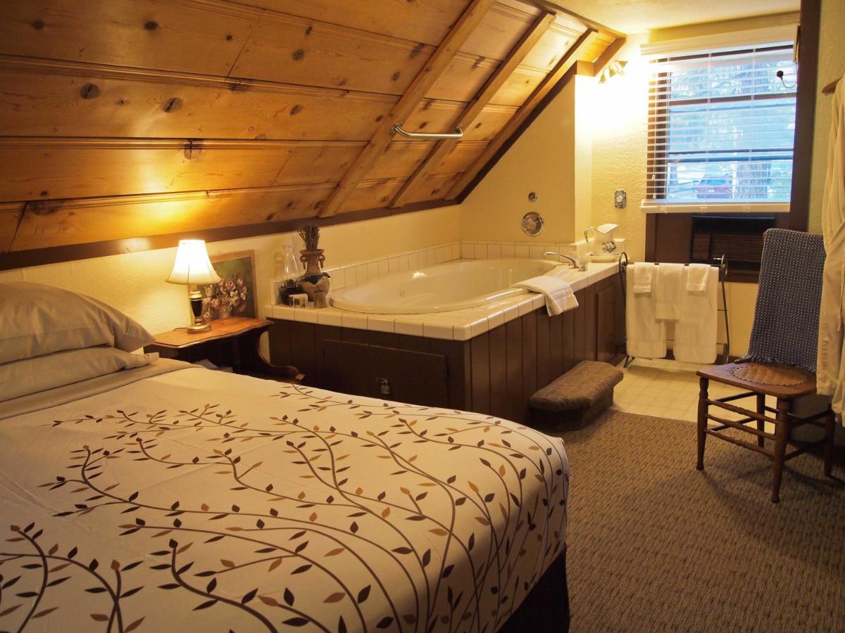 | Strawberry Creek Inn