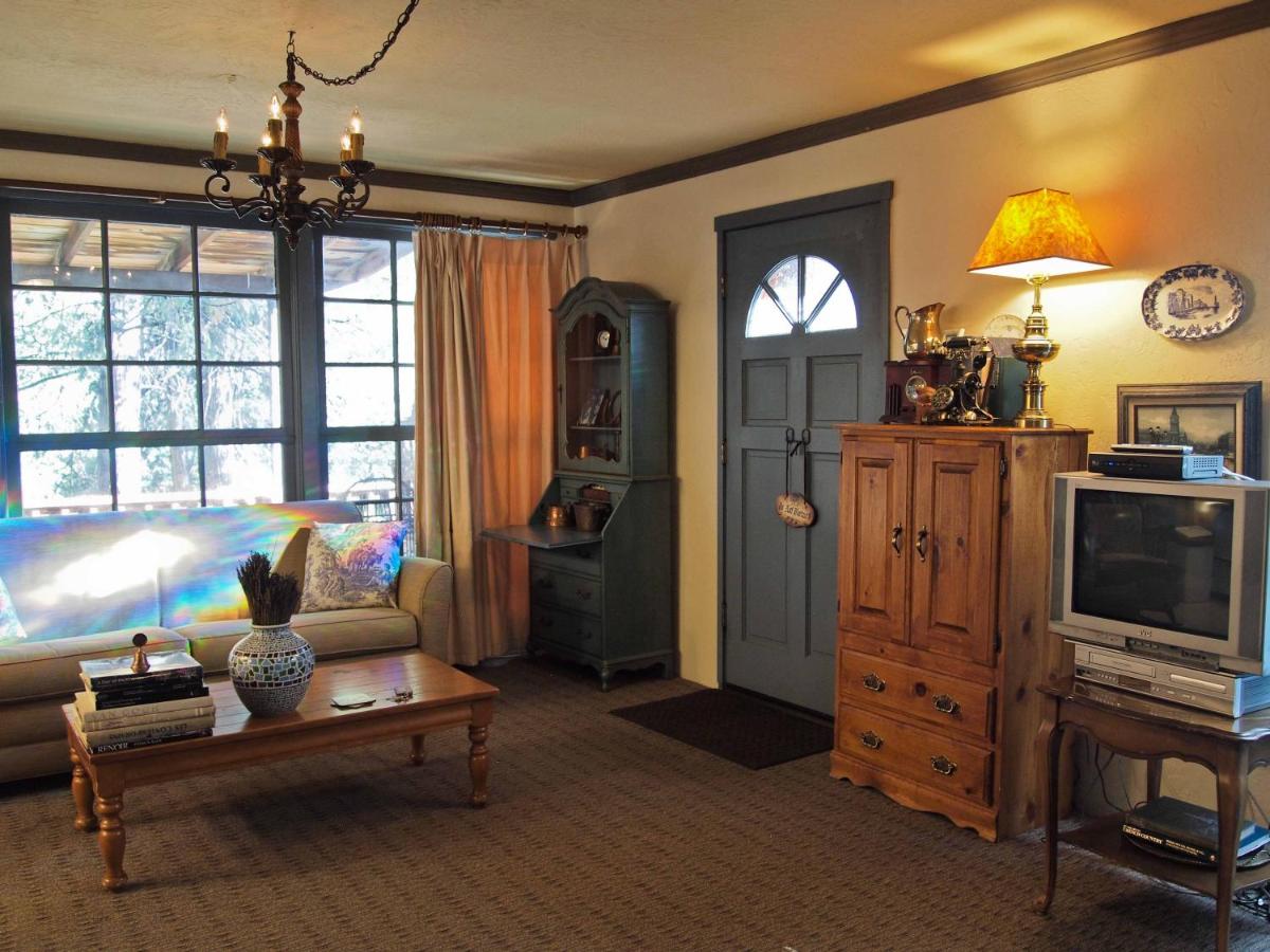 | Strawberry Creek Inn