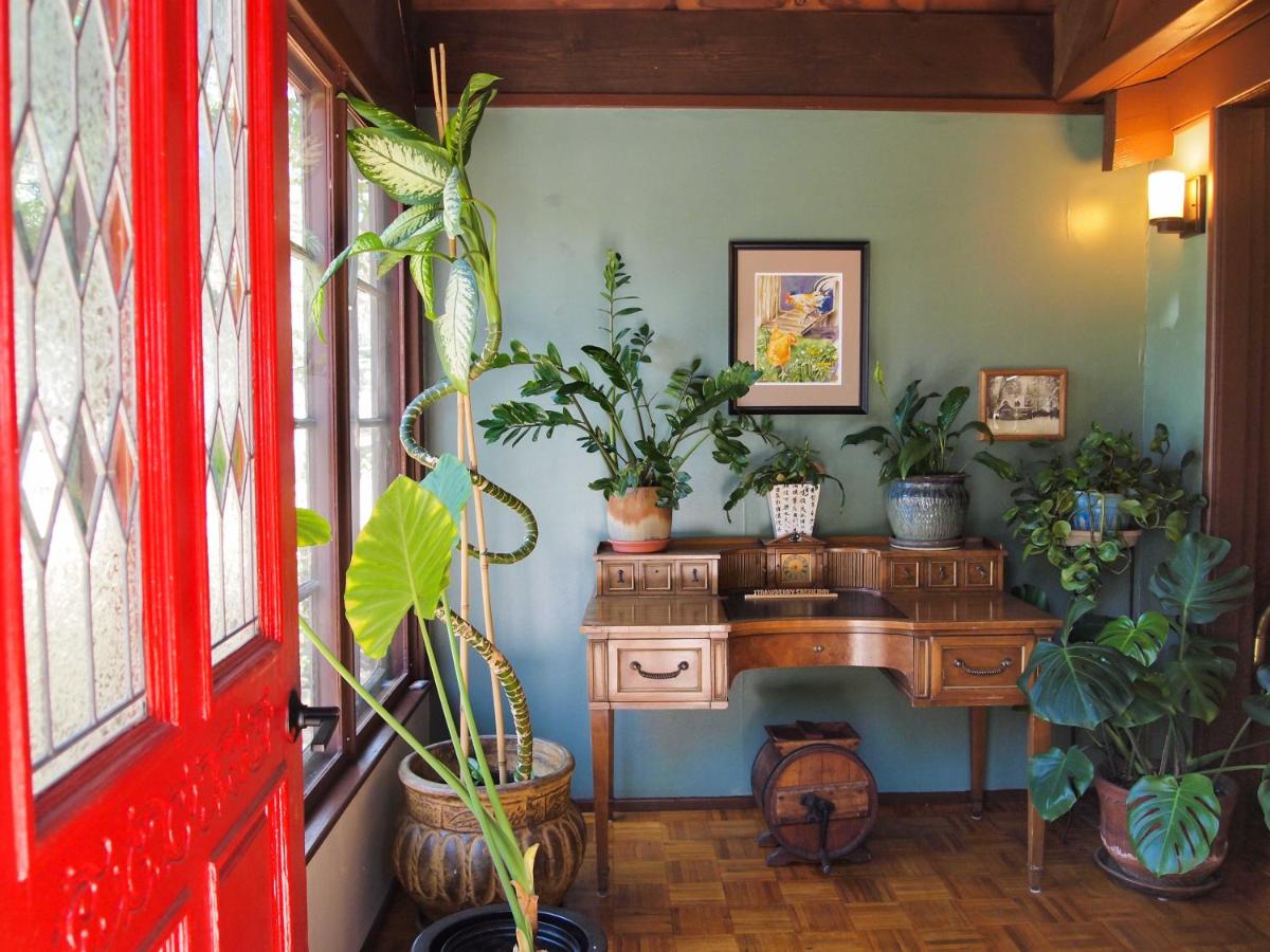 | Strawberry Creek Inn