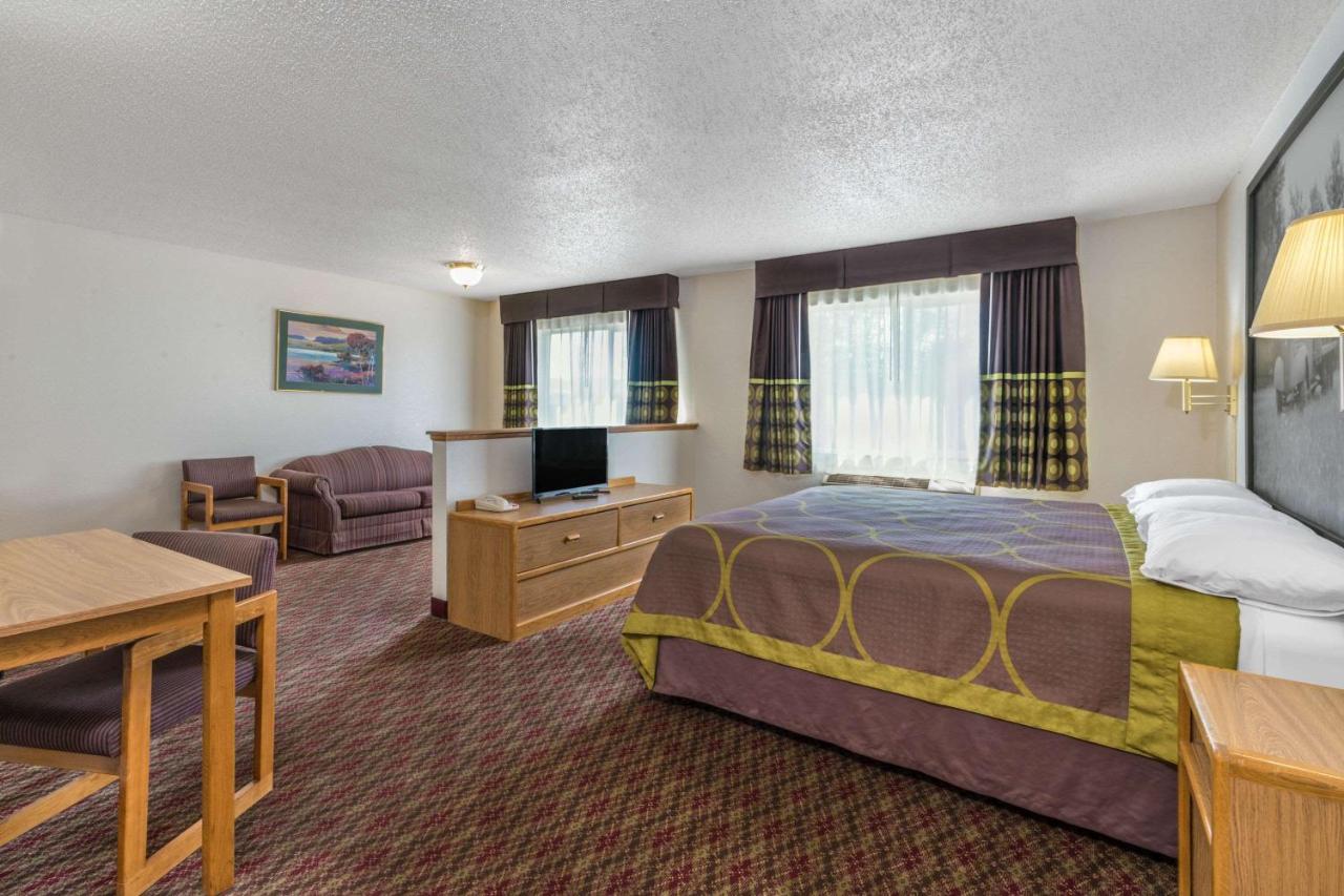 | Super 8 by Wyndham Fountain