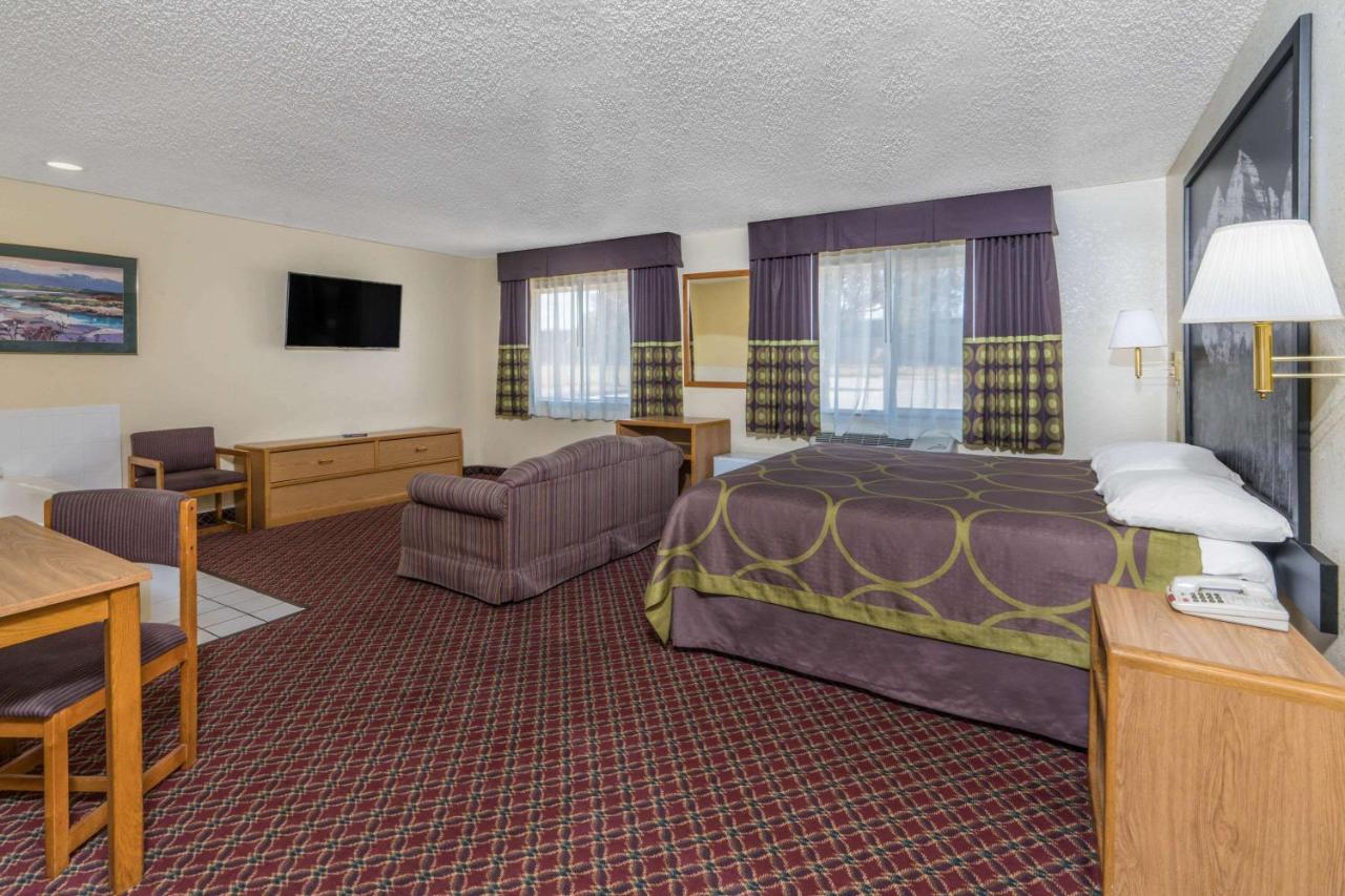 | Super 8 by Wyndham Fountain