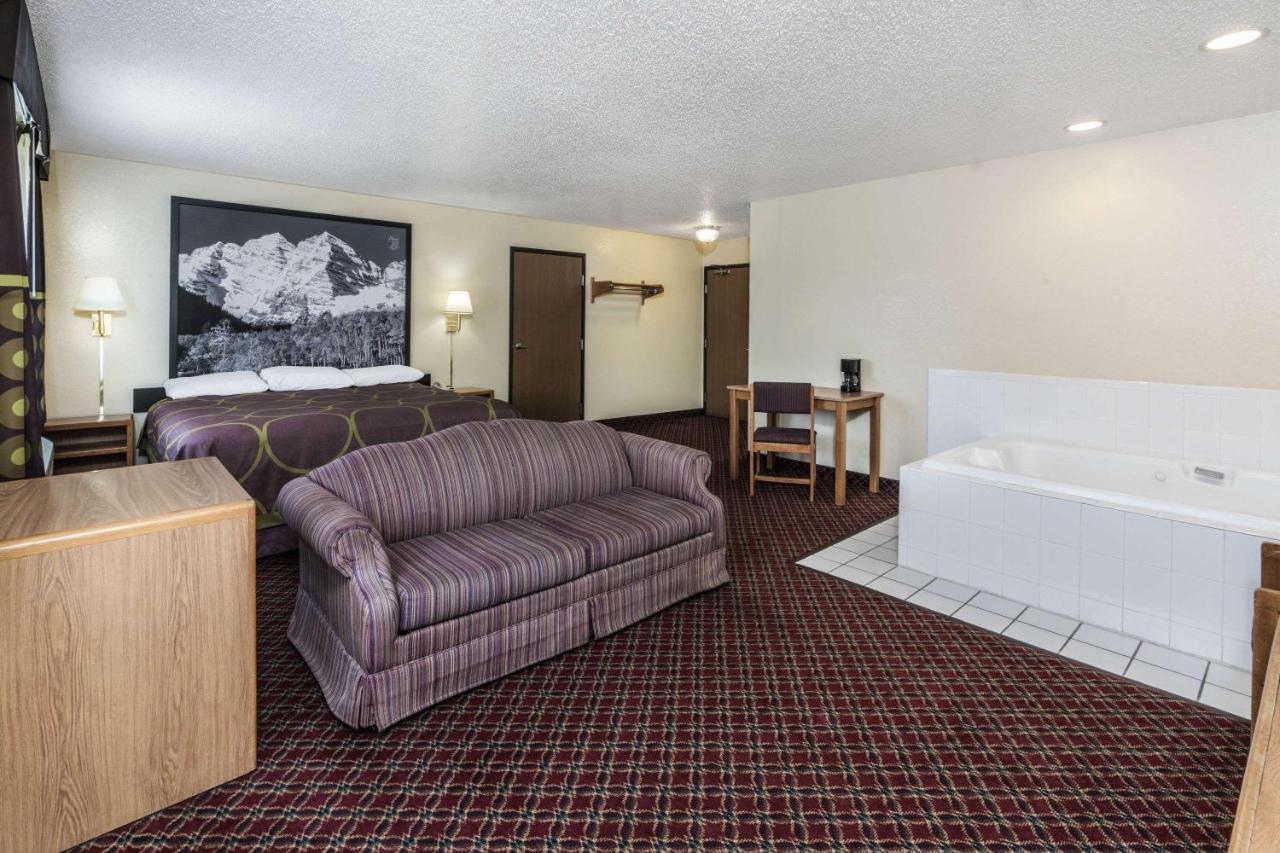 | Super 8 by Wyndham Fountain