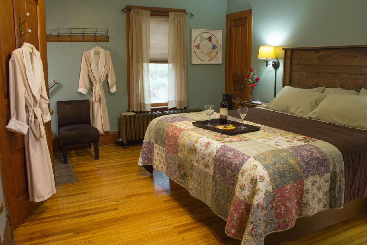 | Pinehurst Inn Bed & Breakfast